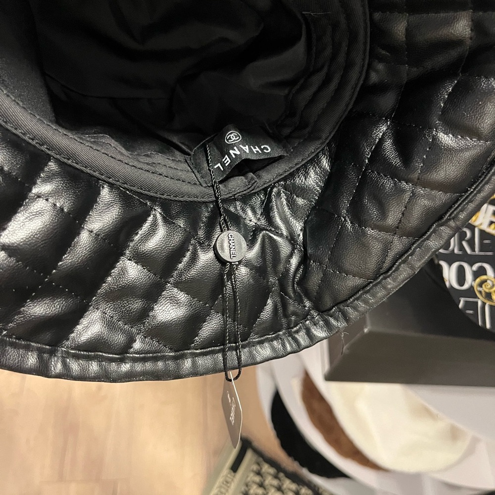 CHANEL Black Quilted Bucket Hat with CC Logo - Picture 2 of 2